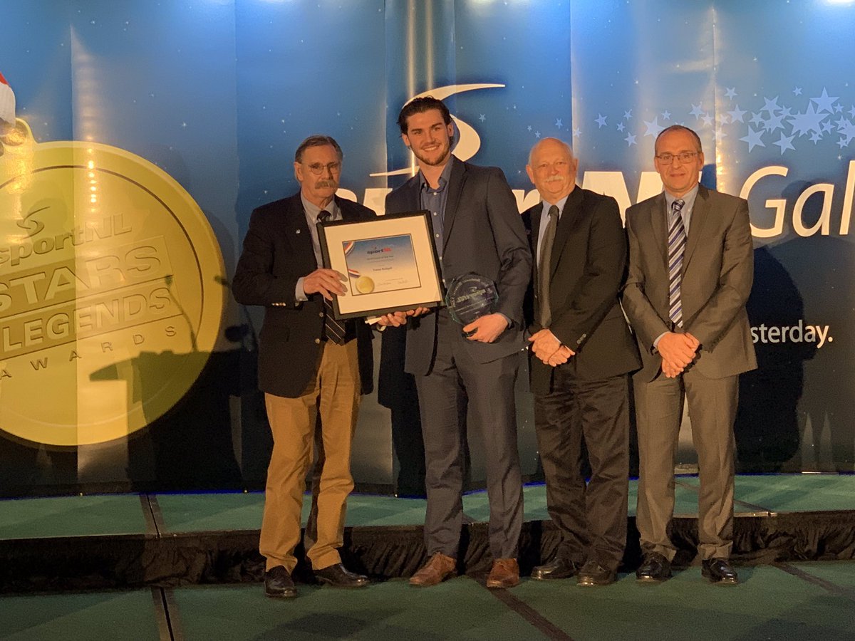 sportnl's tweet photo. Congratulations to Trevor Budgell @TrevorBudgell on winning the 2019 John Drinkwater Memorial Award for Coach of the Year! #StarsAndLegends @HkyNL Accepting on behalf of Trevor is Jesse Sutton.
Presented by Dr. Ralph Wheeler, past president Rod Nicholl and Gary Martin https://t.co/38nE6xP7Kn