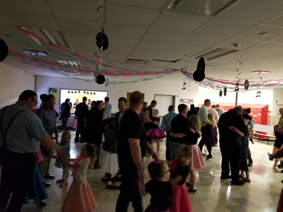 MarkAlbertsen's tweet photo. Daddy/Daughter Dance at DG tonight! Thank you to the PTO! #byfarthebestdanceoftheyear #buildingmemories #awesomedads https://t.co/ndfUjOuHme