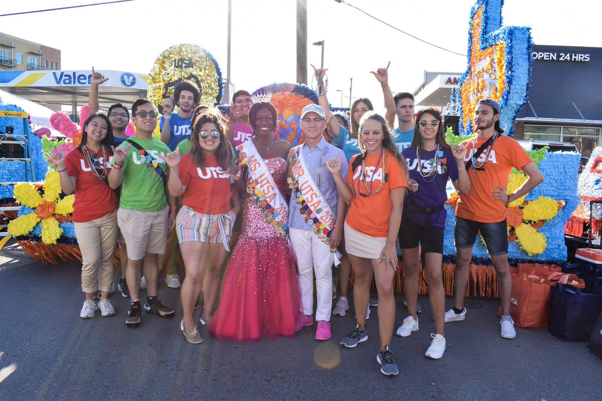 We spy back-to-back Conference USA champions at the Fiesta Flambeau Parade #BirdsUp 🤙 #Fiesta2019 #FiestaSanAntonio #VivaFiesta #VivaUTSA #KSATFiesta