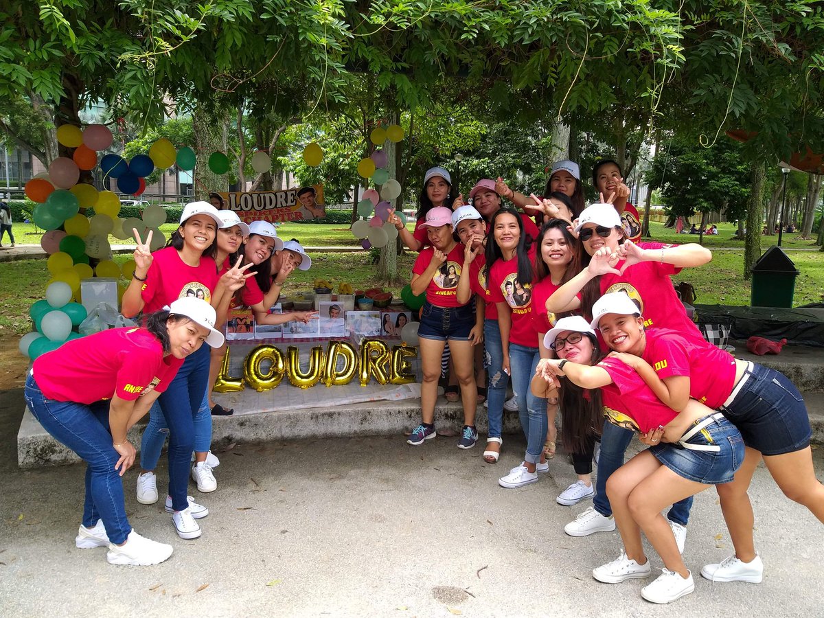 LoudreDefender's tweet photo. Loudre Spikers Team Singapore Chapter, they are celebrating LOUDRE 1st Monthsary, thank u so much for ur effort fam @JoanneArmenta09 @louyanong @itsdredesu 

#iWantASAPxLouDre https://t.co/rP8SbQct1r