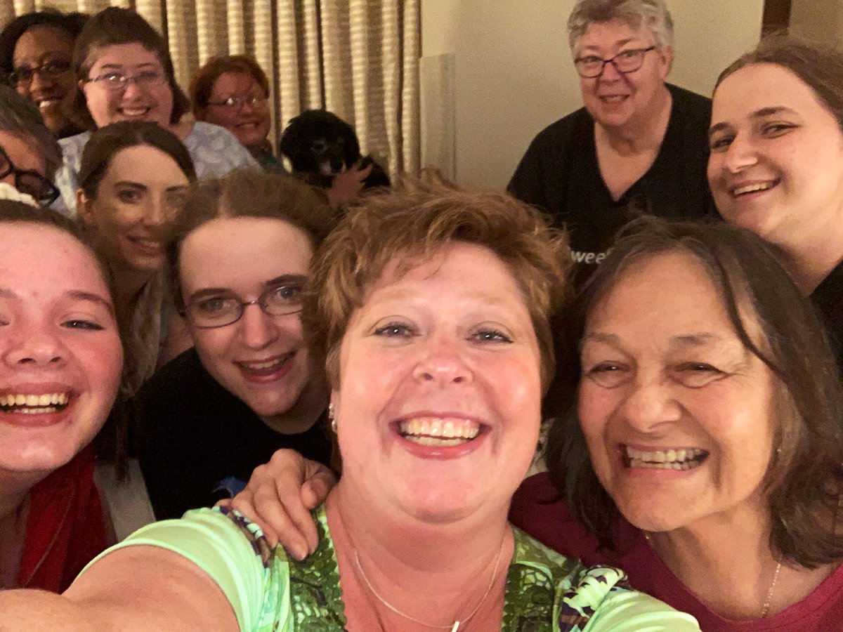 MarinaSirtisFan's tweet photo. I love my peeps 💗💋 #awesomecon
@_MaryannLyons @lynnruby @RomanosCommabee @morganpricce @MorganBinnix @JessiBinnix @rebekah_starks @KatAndSabrina @mfrancis6231 #AfterCon #partyinroom3036 https://t.co/DDd2kIlZra