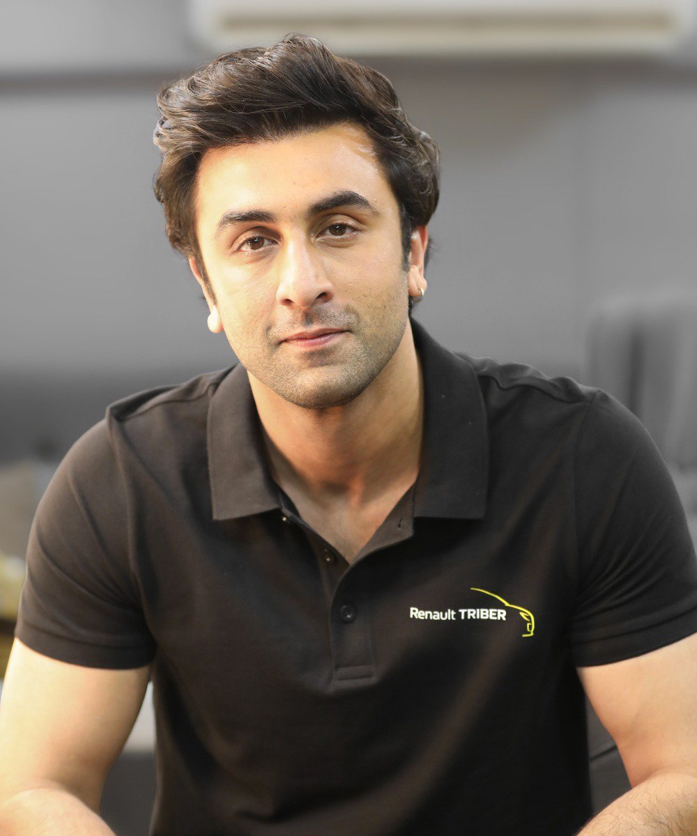 RanbirDaily's tweet photo. RK looks cool as he poses for Renault's #BeTheTribe campaign for their upcoming  #RenaultTRIBER. https://t.co/LXtdw4ZdMa