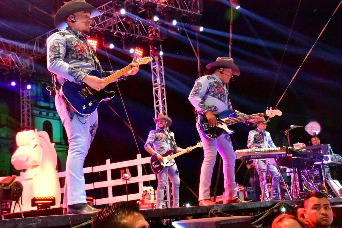 FENAE2020's tweet photo. #SoledadNosUne #SabeAFiesta || ¡Concierto histórico en la #FENAE2019! @Grupo_Bronco sacude Soledad de Graciano Sánchez. Nota: https://t.co/whZ57MBfkb https://t.co/sBO8Vy6Yhi