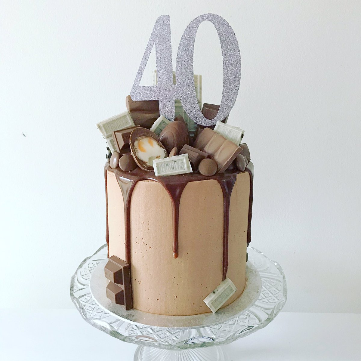 Sadly been let down by 2 clients who won’t collect the cakes they’ve ordered, so I have 2 celebration cakes available to buy today - both 6inch choc cakes, toppers easily removed. £25 each for collection 8-9am/after4 from F&amp;G kitchen or from Rosyth Market.