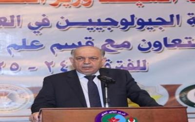 اكد نائب رئيس الوزراء لشؤون الطاقة وزير النفط ثامر الغضبان ان خطط و برامج الوزارة في السنوات الاربع القادمة تستهدف نشاطا استكشافيا واسعا في الصحراء الغربية لما تحتوي في باطنها من احتياطيات واعدة وكبيرة من النفط والغاز ، 
المصدر:وزارة النفط