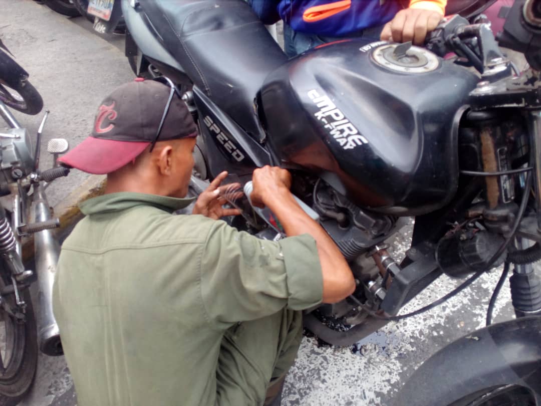fonturlara's tweet photo. #27Abril #OEAPalCarajo El día de hoy iniciamos la jornada de atención a los transportistas de dos ruedas (Mototaxistas) de los municipios Iribarren, Morán y Andrés Eloy Blanco, para un total de 430 mototaxistas debidamente registrados y verificados del estado Lara. https://t.co/cli1rlIt7i