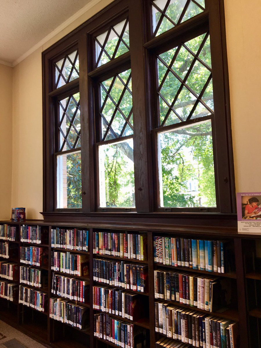 MsRosie_library's tweet photo. Love discovering Carnegie libraries on travels. It had the original glass from 1908. Gorgeous.
#honeapath #carnegielibrary #library #discoveries https://t.co/2Jv8bZ6iLX