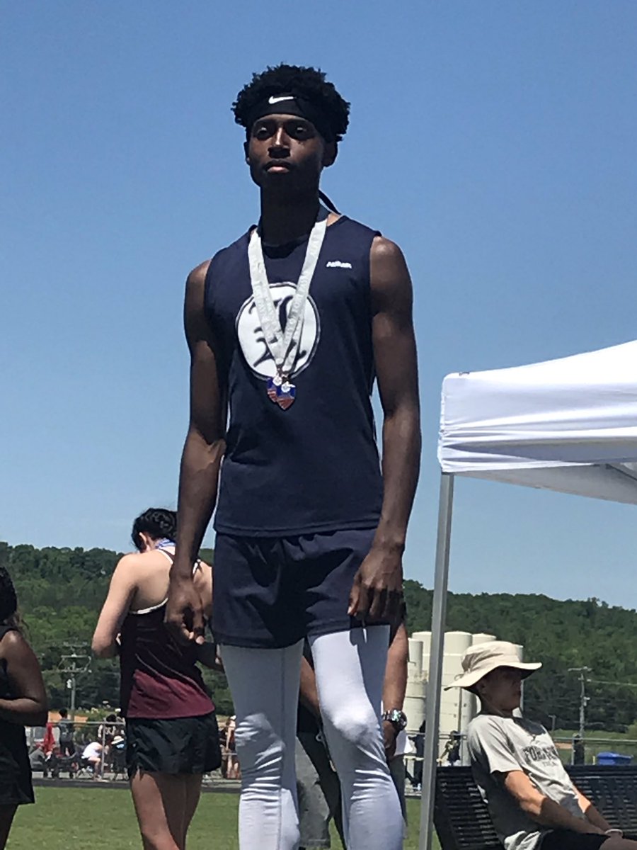 CindyBeal5's tweet photo. Lee High’s KEYSHAWN MOORE takes 3rd in the 300 Hurdles at Sectionals in Fort Payne!!!
Way to go Keyshawn and Good Luck at State!!!! https://t.co/nzeTEpp06C
