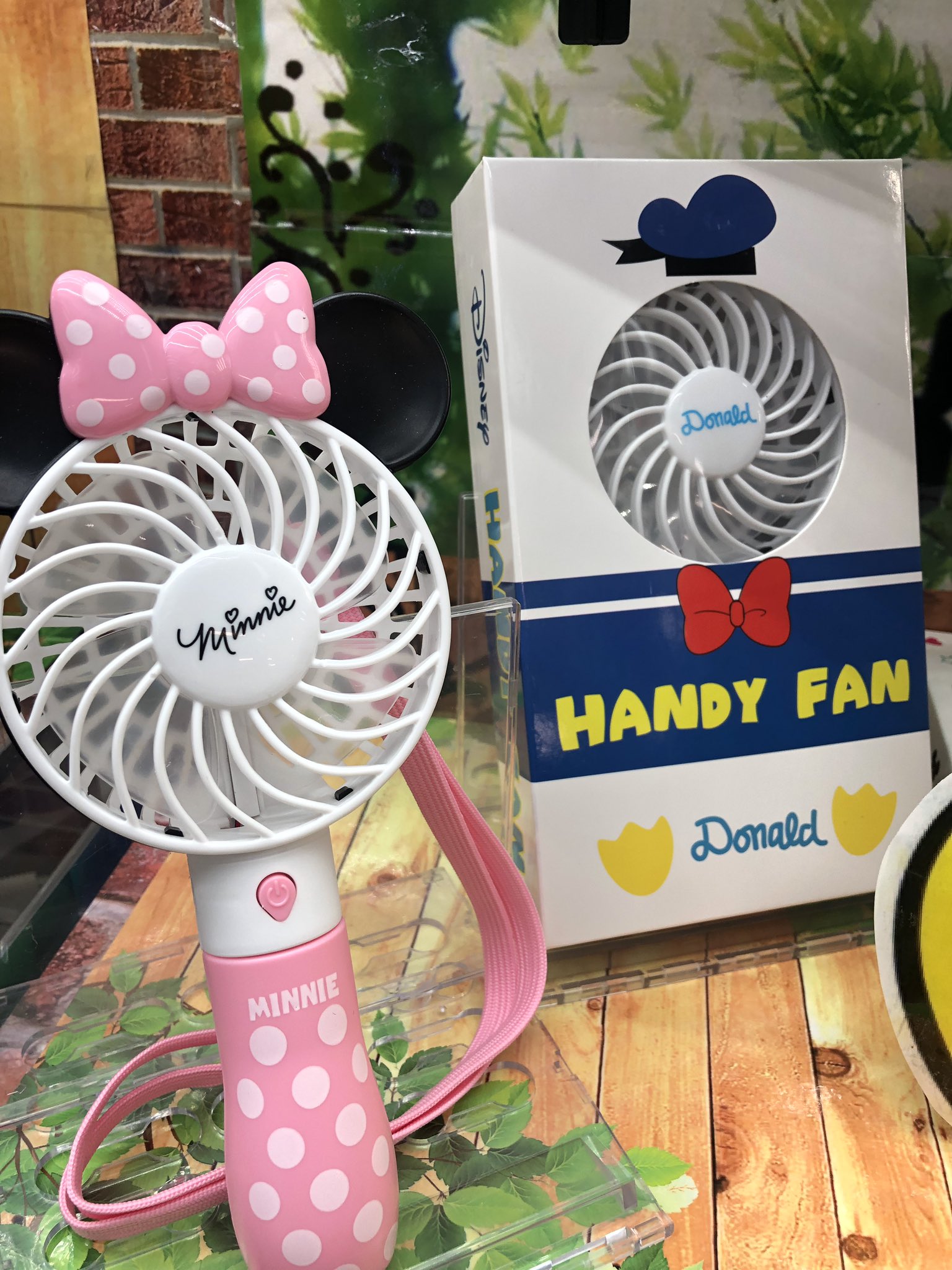マンガ倉庫日向店アミューズ ディズニー ハンディファン 全5種入荷しましたー 手持ちタイプのミニ扇風機 熱中症予防に大人気です ディズニー ハンディファン ミッキー ミニー ドナルド プーさん エイリアン リトルグリーンメン マンガ倉庫日向店アミューズ ディズニー ハンディファン 全5種入荷しましたー 手持ちタイプのミニ扇風機 熱中症予防に大人気です ディズニー ハンディファン ミッキー ミニー ドナルド プーさん エイリアン リトルグリーンメン