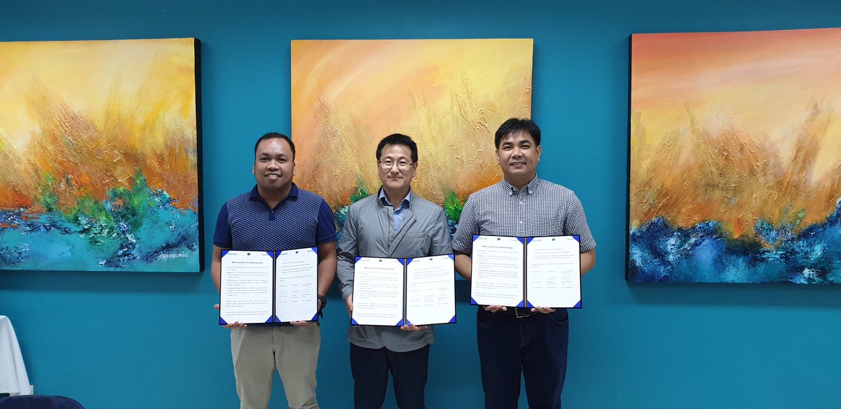 OceanPixelSEA's tweet photo. OP signing of MOU with DAEEUN &amp; LIVES on 26 April 2019.
On behalf of OceanPixel, Dr Abundo has signed an MOU with Korean renewable energy company Daeeun and Filipino company Lux Illumina Verde Energy Solutions (LIVES). The three companies agreed to work together on a RE project. https://t.co/UX333kq6fK