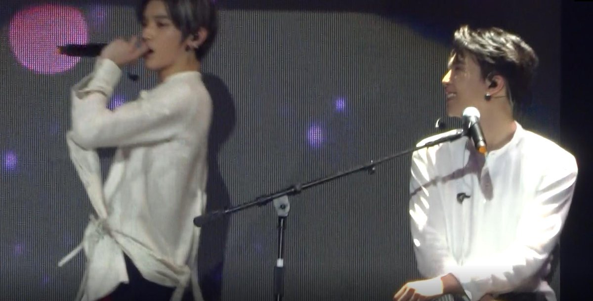 tenvelies's tweet photo. i wasnt paying attention to my camera at this moment so i didnt capture it but dhfdjshsdf johnny's reaction to taeyong tickling his chin 😭

#johnny #taeyong #johnyong #nct127 https://t.co/la2cTXnpqi