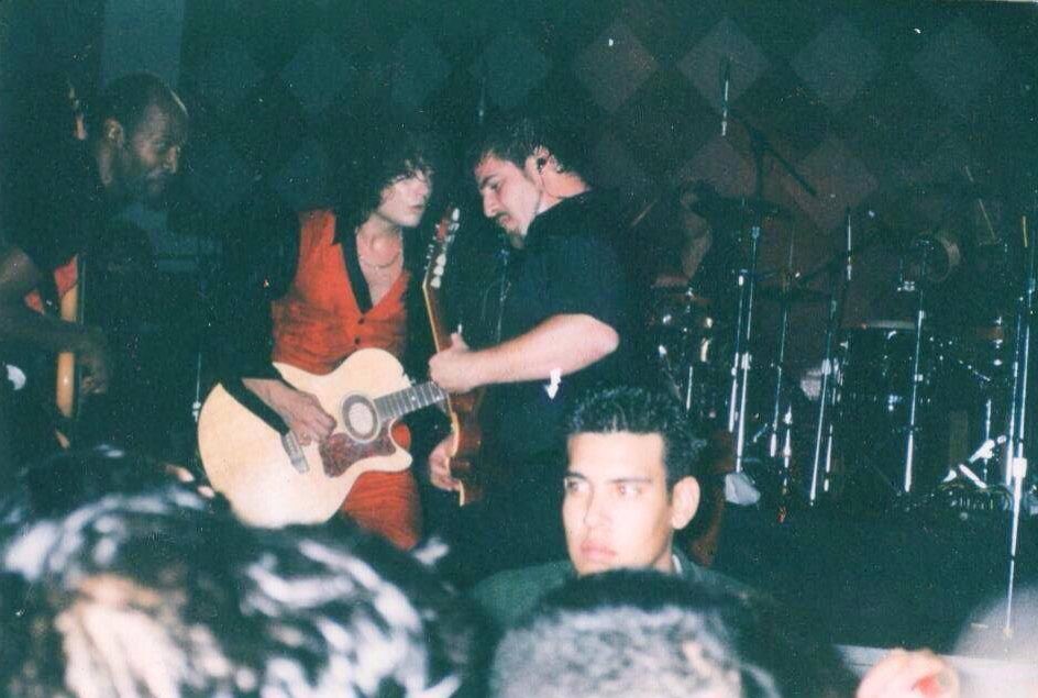 Genealogía Frotar perfume Bunbury Universo on Twitter: "En la foto aparece, Delsarte Morán, Enrique Bunbury y Rafael Domínguez durante la gira “Pequeño cabaret ambulante” en Estados Unidos 🇺🇸, 2000. #Bunbury #Pequeño #PequeñoCabaretAmbulante https://t.co/RlVzVy02f3" / Twitter Genealogía Frotar perfume Bunbury Universo on Twitter: "En la foto aparece, Delsarte Morán, Enrique Bunbury y Rafael Domínguez durante la gira “Pequeño cabaret ambulante” en Estados Unidos 🇺🇸, 2000. #Bunbury #Pequeño #PequeñoCabaretAmbulante https://t.co/RlVzVy02f3" / Twitter