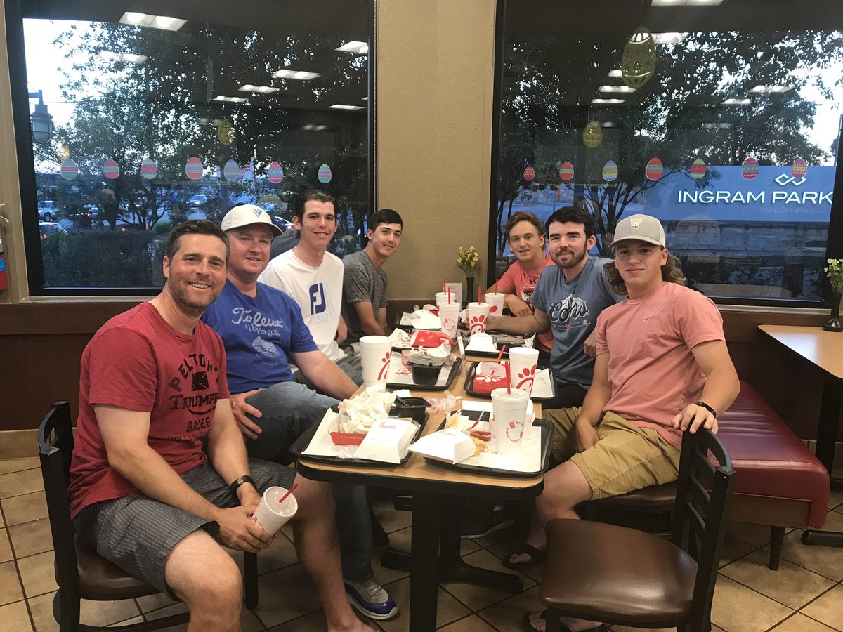 Impromptu dinner with <a href="/StangsUsw/">USW “STANGS”</a> <a href="/USWMustangGolf/">USW Golf</a> tonight. Team has 3 Canadians, 1 Aussie, and 1 American, and they’re playing in their conference championship this coming week in San Antonio. Good luck to Coach Carl Miller and the boys!