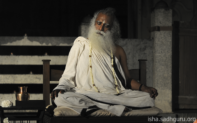SadhguruJV's tweet photo. When people are alone, they become spiritual. When in company, they become religious. #SadhguruQuotes https://t.co/aAl06Dhd63