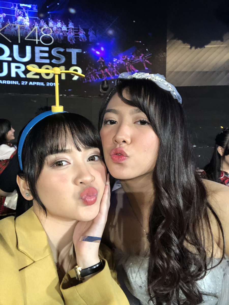 kinalkinal's tweet photo. she's one of the reason I need to stay with this group until now, happy graduation, kamu tetap terjebak bersamaku sampe nanti kita dipanggil Tuhan. love you so much https://t.co/SkRqYJg5YV