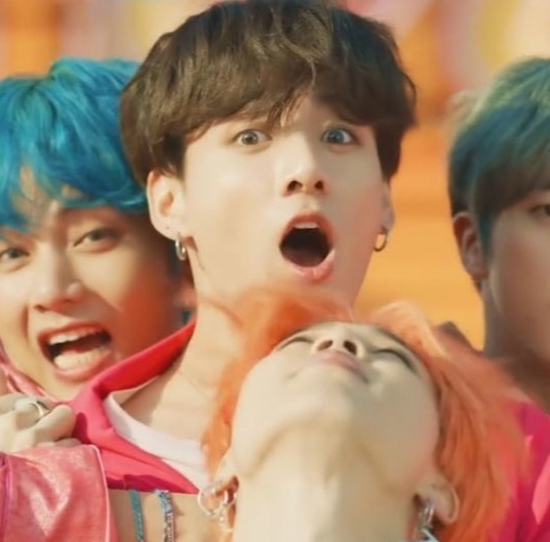 CitlaMai's tweet photo. @CKotoban Jikooooook!!!!!!
Que felicidad ❤️🤭
#BBMAsTopSocial @BTS_twt https://t.co/RphlQAOTth