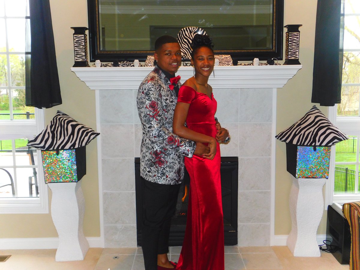 BrownRentension's tweet photo. 2019 Warren Central Prom
@ManuelBrownJr03 @KJaTalley2 https://t.co/CJDjStr60C