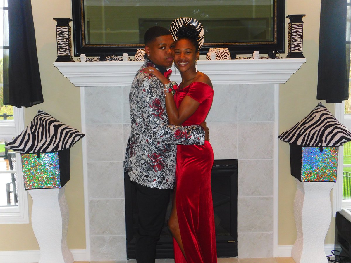 BrownRentension's tweet photo. 2019 Warren Central Prom
@ManuelBrownJr03 @KJaTalley2 https://t.co/CJDjStr60C