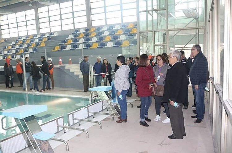 imr_isabel's tweet photo. visita de alcalde y vecinos a obra Piscina Temperada, San Joaquin, diseño de #Arquitectura por @imr_isabel llegando a su término, falta que @EnelClientesCL conecte energía para probar equipos  entre otras cosas.  construye Lima, Ito Videla y @crea_espacioCE. https://t.co/Yy8RraYMy4