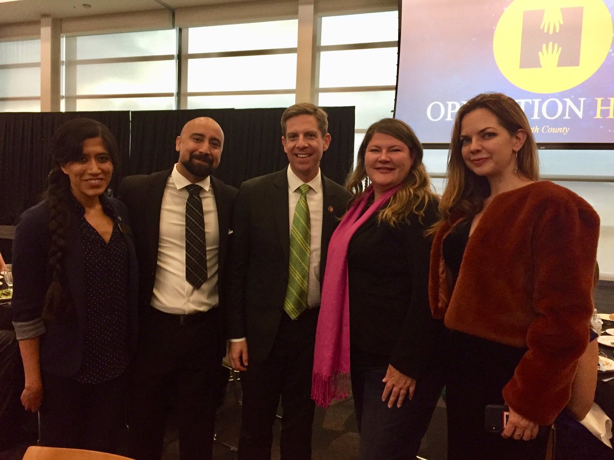 IBEW569's tweet photo. #IBEW569 proudly supports @OpHOPE_Vista and the services they provide to homeless women and children of #NorthCounty - and congrats to Brian Morales of Union #ProCalLighting for being honored! TY @MikeLevinCA @tashaboerner &amp; @priyabhatpatel 4 joining us. #IBEWgivesback https://t.co/3jktwuzh6i