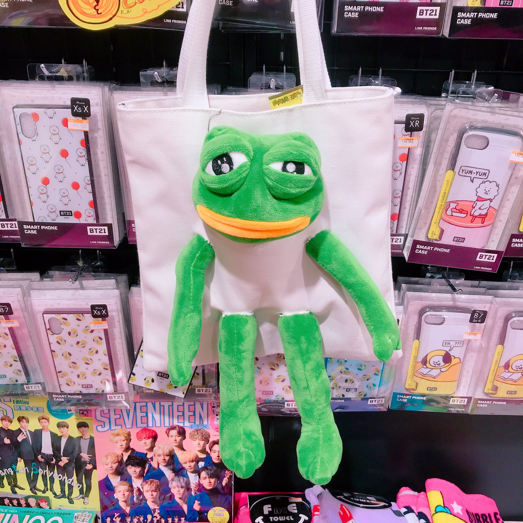 Twitter 上的 ヴィレッジヴァンガードアメリカ村 アメ村2号店はあべの109で営業中 カエルのぺぺ のトートバッグおとりあつかい中 こちらはアメ村店にはございません 韓国のわかい人たちに流行っているとかなんとからしいですヨ Pepethefrog