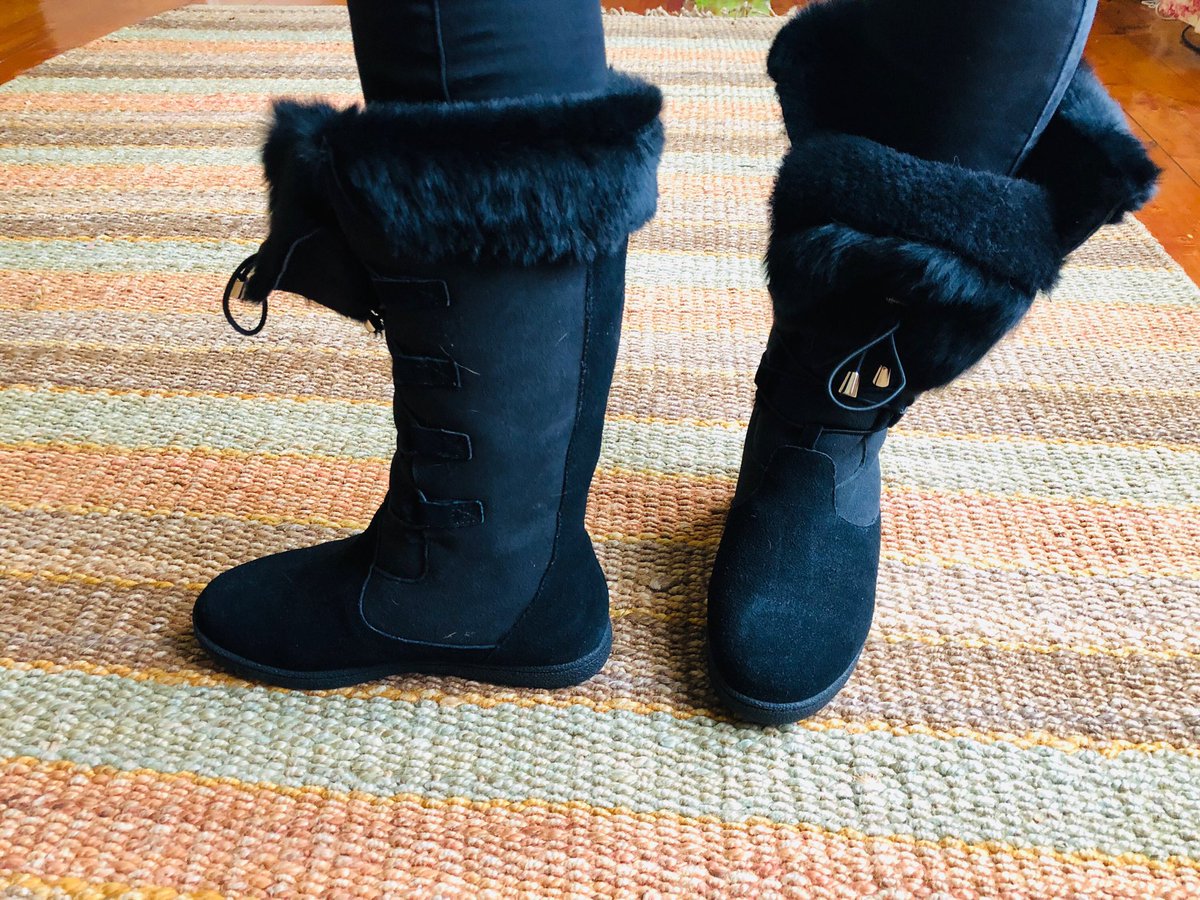 karak525's tweet photo. In totally non-political, non-work related news I bought these babies today π Hoping @ClubeGaffer & @sallymcmanus feel that they are totallyππ½ office attire π Come at me Melbourne winter, Iβm ready! #boganchic #uggies https://t.co/oq8sJuK6Cb