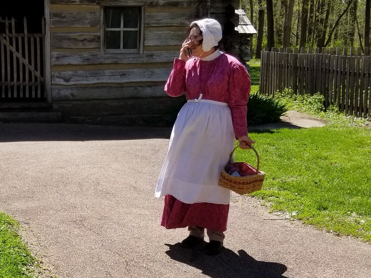 Nine years ago another teacher I went on the #SpringfieldTrip snapped a picture of an Abe Lincoln impersonator eating a hot dog This was my best shot this year #BreakingCharacter