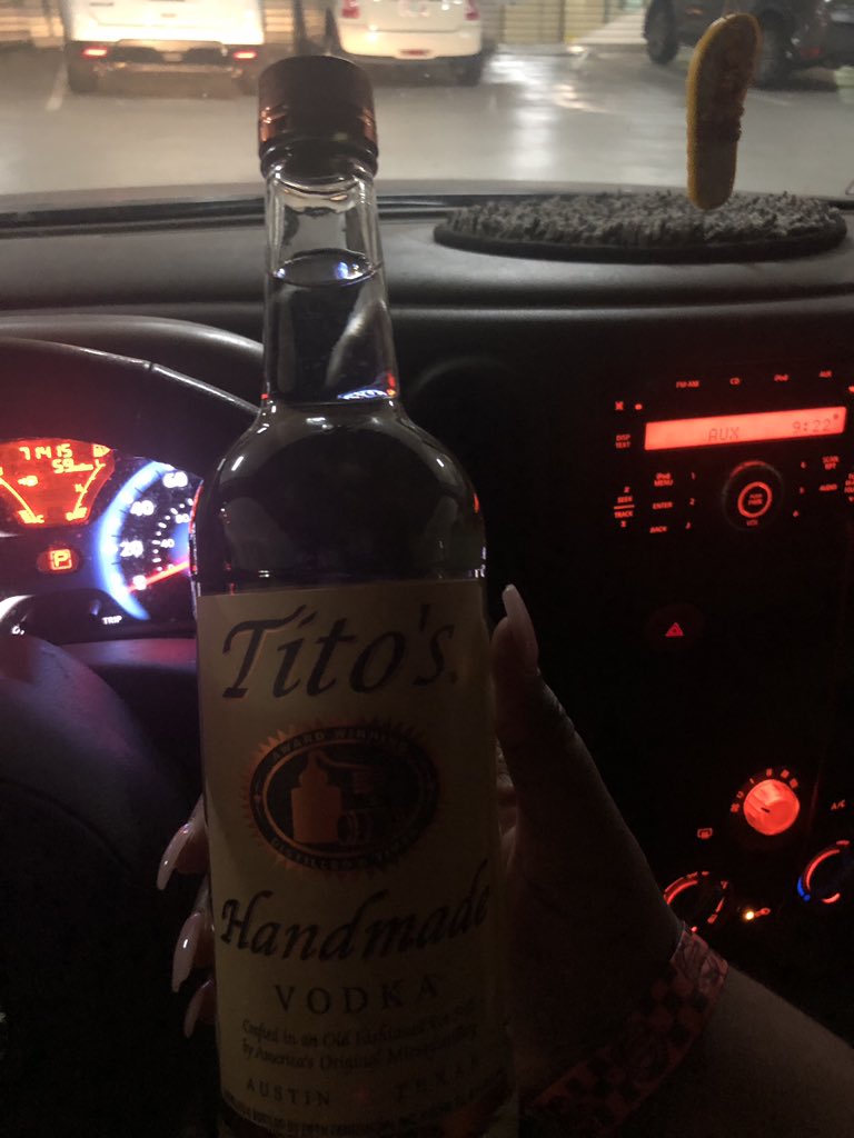 VannahAlexis1's tweet photo. The bottle of Tito‘s that I bought not realizing I wouldn’t be able to bring it in😂😂🤦🏾♀️. @missremiashten @ALISHAMARIE #PrettyBasicLiveSD https://t.co/gRAPixmHii