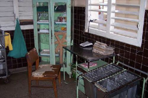 yuyi58972436's tweet photo. Imágenes de los hospitales y un Consultorio Médico de la Familia en Cuba . Explotan a los profesionales , les pagan un salario miserable. Los envían a misiones suicidas . Donde está Castro-Canel el dinero que le robas a los médicos ? @marcorubio @SenatorMenendez @MarioDB #CMPP https://t.co/adOhjCQySF
