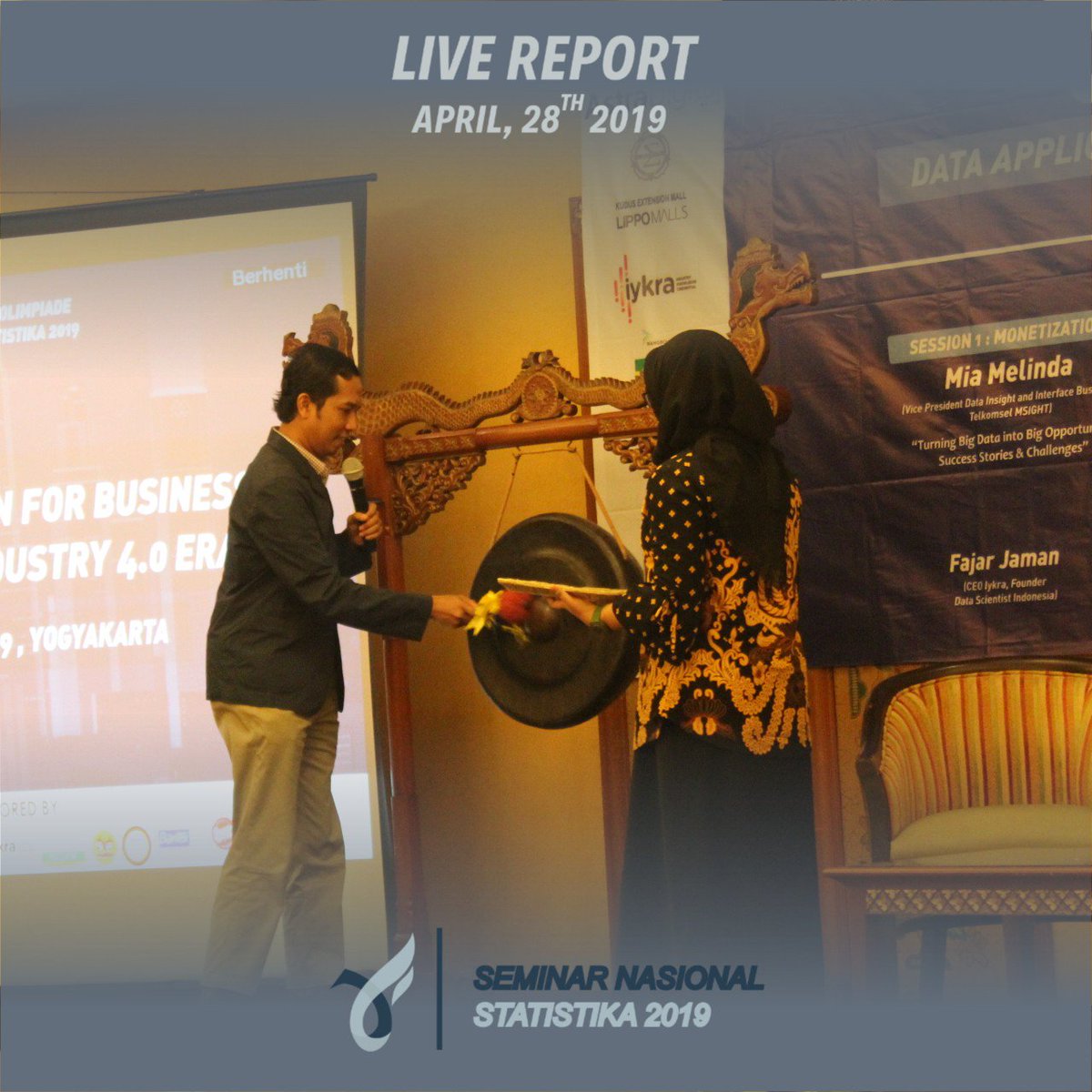 Seminar Nasional Statistika 2019 telah resmi dibuka oleh Dr.Eng.Edi Suharyadi, S.Si., M.Eng. (Perwakilan Dekan Fakultas MIPA UGM)