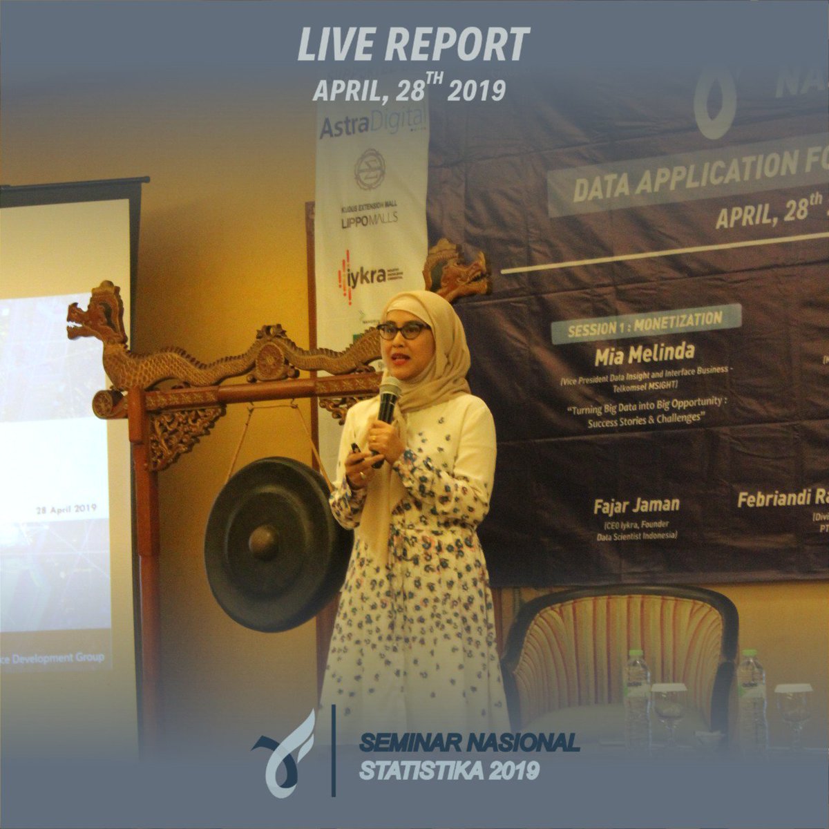 Sedang berlangsung Seminar Sesi I oleh Ibu Mia Melinda (Vice President Data Insights &amp; Interface Services -- Telkomsel MSIGHT) dengan tema "Turning Big Data Into Big Money in Industry 4.0 : Success Stories &amp; Challenges"