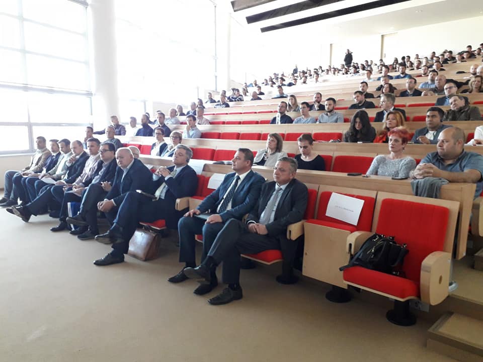 GalProjekt's tweet photo. We participated in commemoration of International Precision Agriculture Day at Faculty of Agrobiotechnical
Sciences in @wwwosijekhr  and we demonstrated our DJI Matrice 600 and Artec Eva scanner. 🚜🛰️🌐🎥

#agriculturalmachinery #agriculture #precisionagriculture https://t.co/AjOZrvemQg