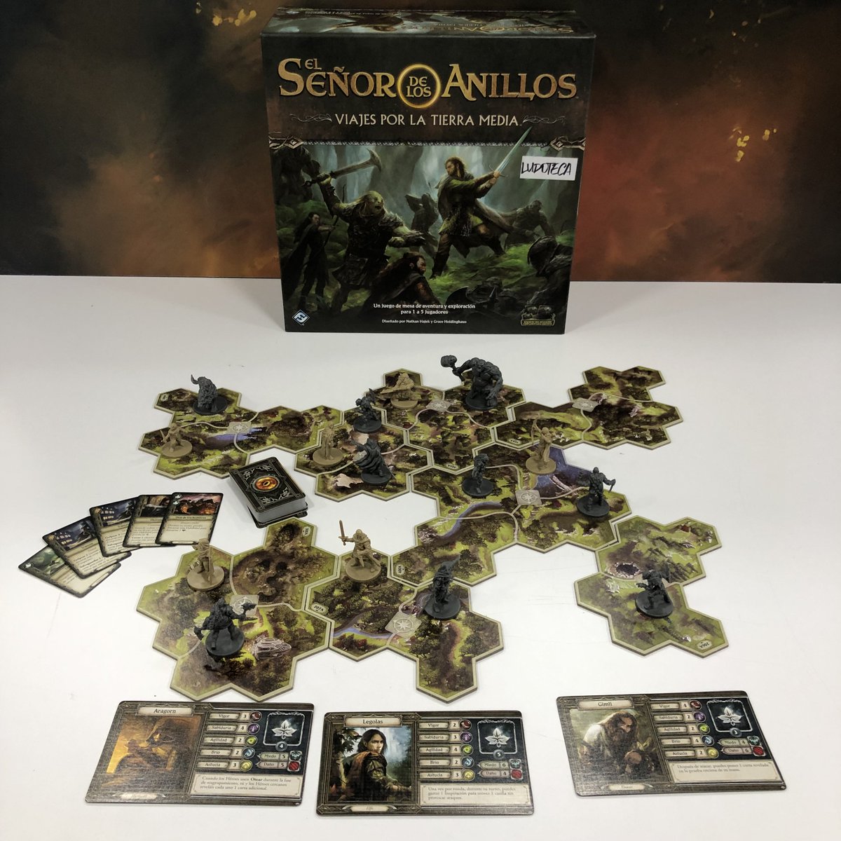 AlicanteGts's tweet image. Hoy no os olvidéis en ejercer vuestro derecho al voto, luego... luego ya podéis veniros de viaje con nosotros por la Tierra Media en esta preciosidad de juego que está ya disponible en nuestra tienda!
.
.
.
.
#gtsalicante #goblintrader #viajesporlatierramedia #elseñordelosanillos