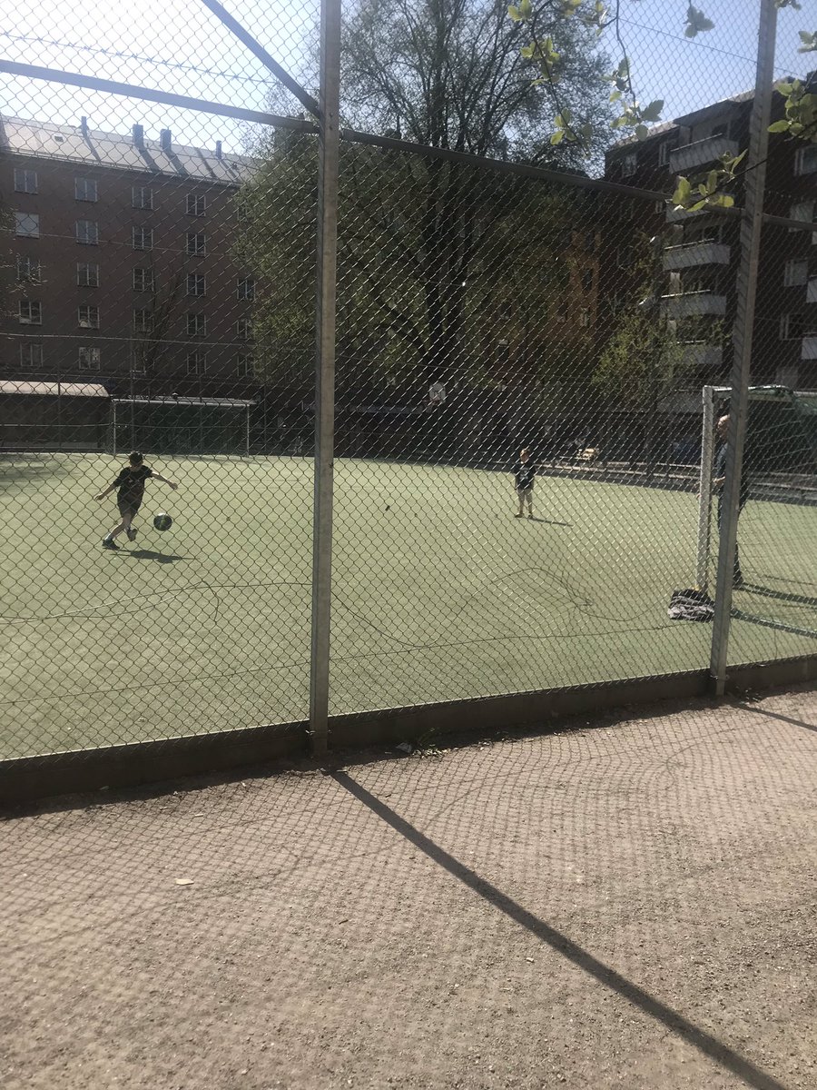 Tilbake på Södermalm 😊 Perfekt dag for fotball, Bajen og derby! Lykke til @Hammarbyfotboll Ses på Nya Söder Stadion.