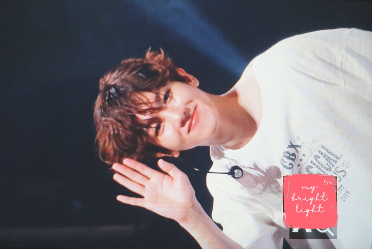 mybrightlight56's tweet photo. 190428 CBX in Kobe 
나 쥬것다 진짜로 넘 행복해 백현 넘 사랑해 흑흑
-
#BBMAsTopSocial EXO @weareoneEXO @B_hundred_Hyun https://t.co/rPVVkqU1nG