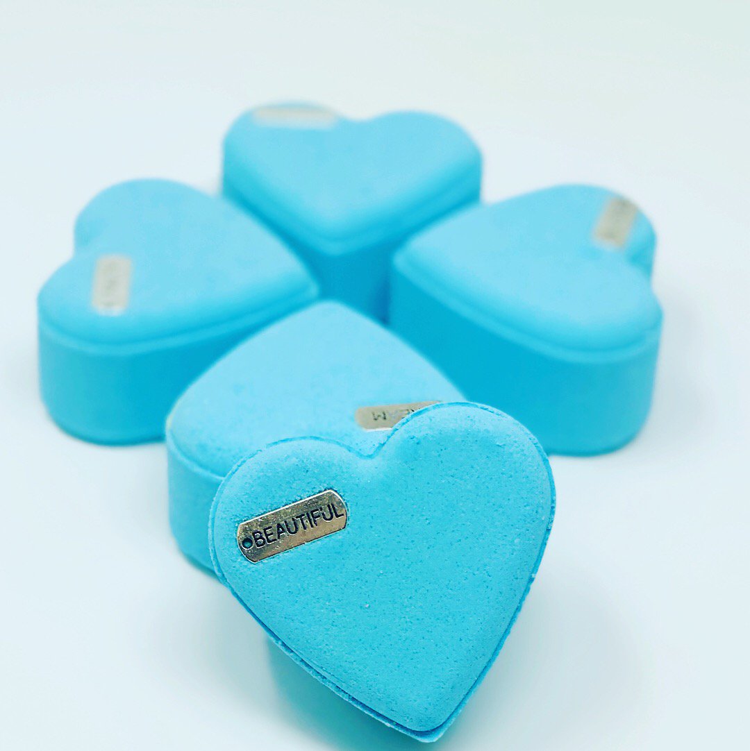 HeavenlyMy's tweet photo. Give a Positive Vibe Aromatherapy Bath 🛁Bomb that comes with a necklace/bracelet charm. #postivevibes #aromatherapy #luxurybathandbody #bathbomb #spagoals #therapeutic #bathaddict #bathbombqueen @bathbombpress @downtownmemphis @hisherconsignment @paintedtree.memphis https://t.co/dQQVRCxnmC