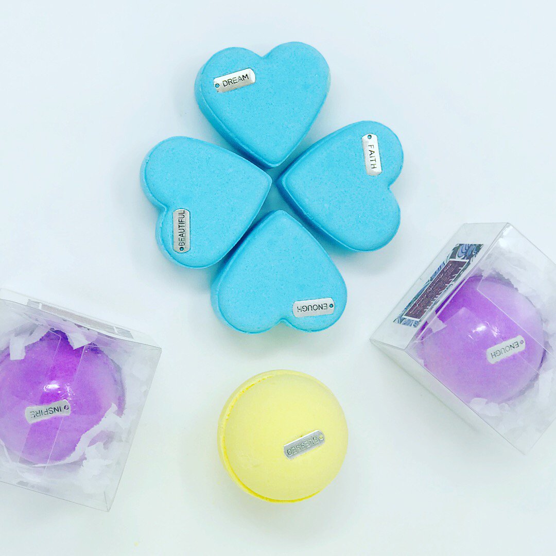 HeavenlyMy's tweet photo. Give a Positive Vibe Aromatherapy Bath 🛁Bomb that comes with a necklace/bracelet charm. #postivevibes #aromatherapy #luxurybathandbody #bathbomb #spagoals #therapeutic #bathaddict #bathbombqueen @bathbombpress @downtownmemphis @hisherconsignment @paintedtree.memphis https://t.co/dQQVRCxnmC