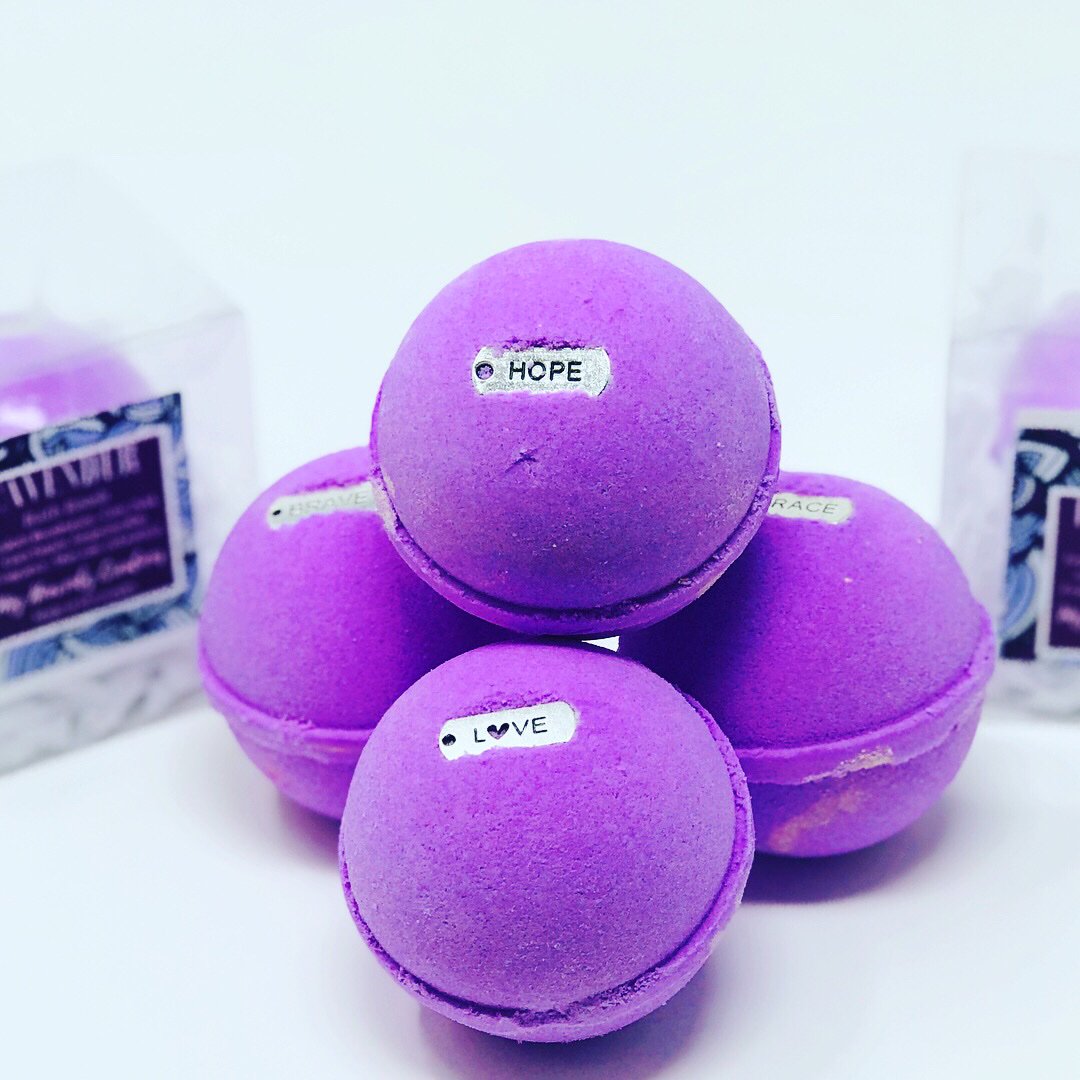 HeavenlyMy's tweet photo. Give a Positive Vibe Aromatherapy Bath 🛁Bomb that comes with a necklace/bracelet charm. #postivevibes #aromatherapy #luxurybathandbody #bathbomb #spagoals #therapeutic #bathaddict #bathbombqueen @bathbombpress @downtownmemphis @hisherconsignment @paintedtree.memphis https://t.co/dQQVRCxnmC