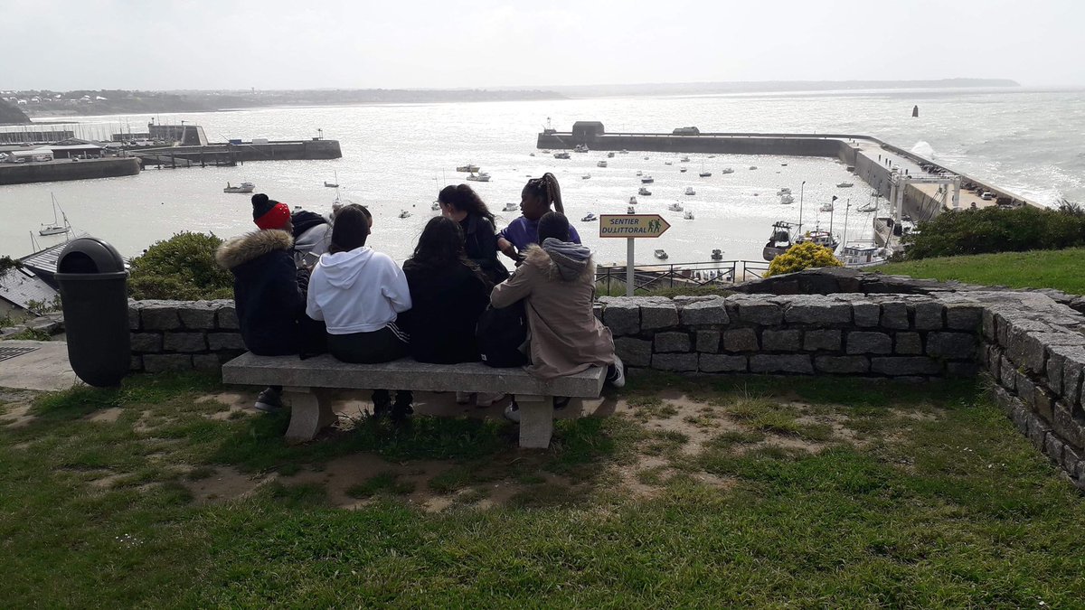 EM_Cordees's tweet photo. Hier, 31 tutorés @edresup de 3ème sont allés visiter la @RegionNormandie, à #Granville, puis en baie du #MontSaintMichel. Une très belle journée les pieds dans l’eau (et dans les sables mouvants 🤪) qui clôture une belle année pour nos collégiens !
cc @EMNormandie @saiorectorat https://t.co/U4gNbNKdeX