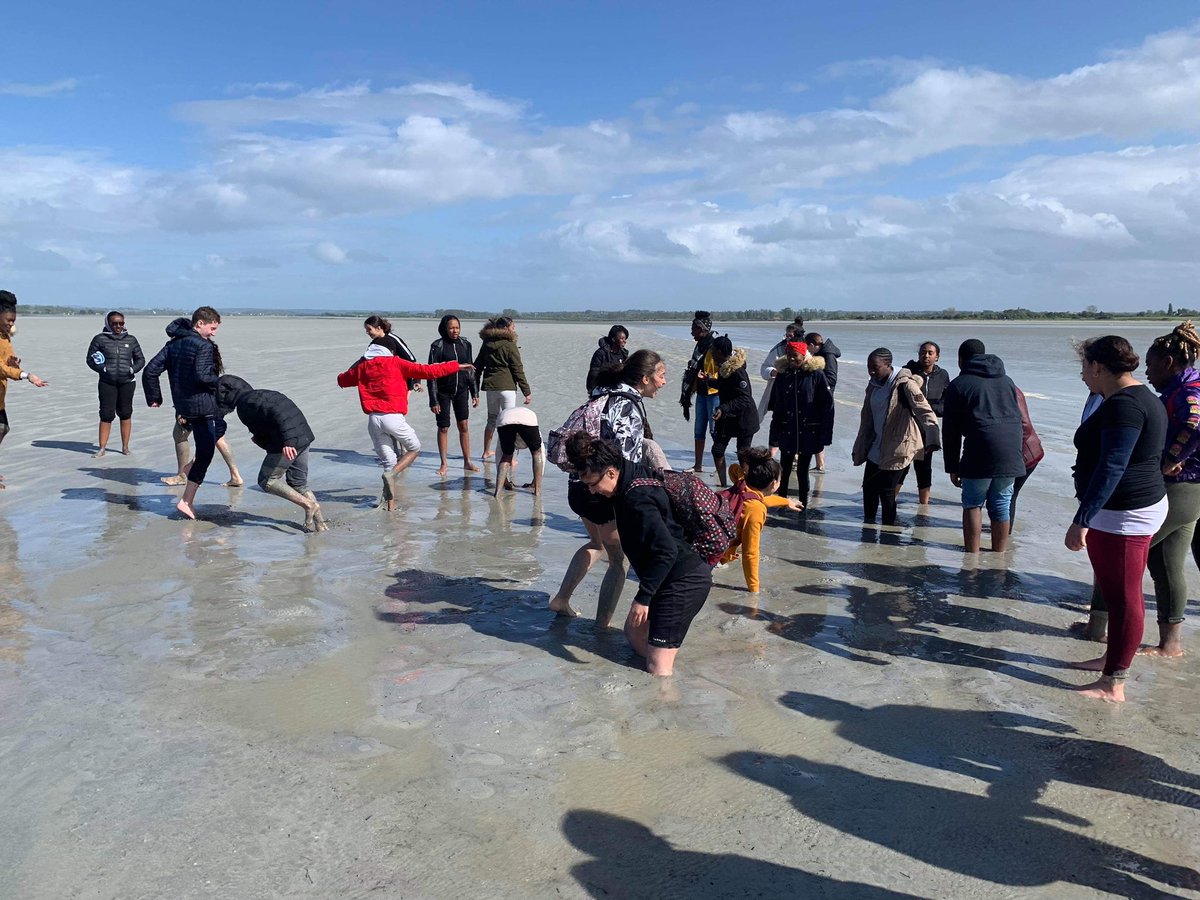 EM_Cordees's tweet photo. Hier, 31 tutorés @edresup de 3ème sont allés visiter la @RegionNormandie, à #Granville, puis en baie du #MontSaintMichel. Une très belle journée les pieds dans l’eau (et dans les sables mouvants 🤪) qui clôture une belle année pour nos collégiens !
cc @EMNormandie @saiorectorat https://t.co/U4gNbNKdeX