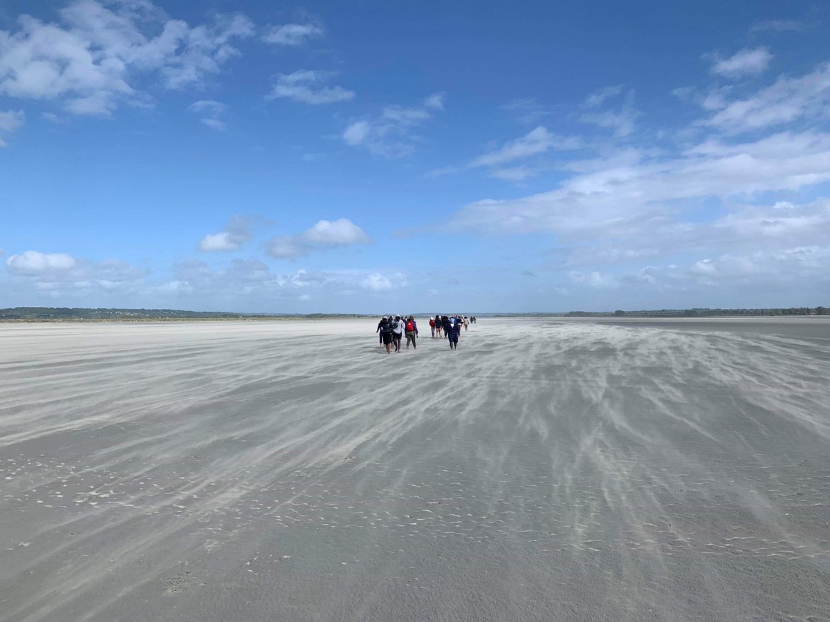 EM_Cordees's tweet photo. Hier, 31 tutorés @edresup de 3ème sont allés visiter la @RegionNormandie, à #Granville, puis en baie du #MontSaintMichel. Une très belle journée les pieds dans l’eau (et dans les sables mouvants 🤪) qui clôture une belle année pour nos collégiens !
cc @EMNormandie @saiorectorat https://t.co/U4gNbNKdeX