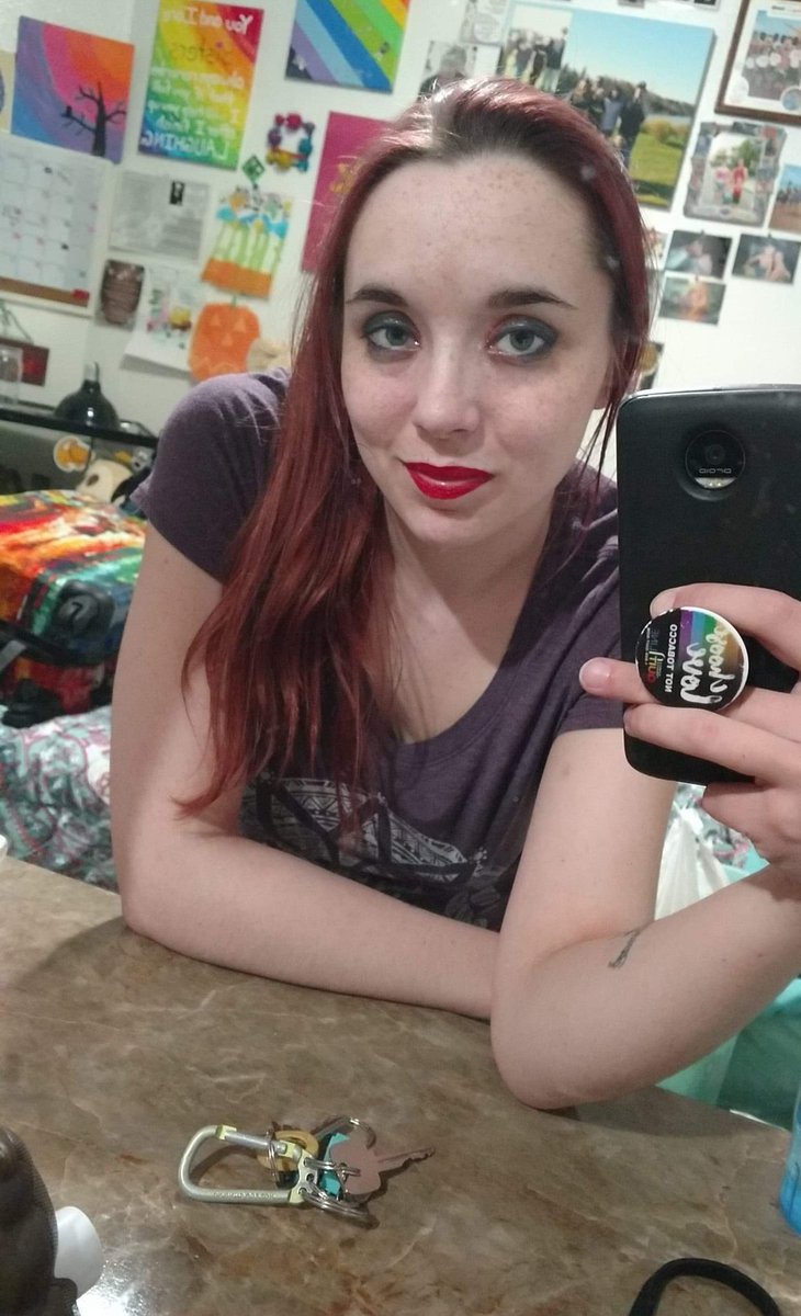 PFTaco's tweet photo. Bedtime for the #crazygirl 😴😍
🌞I actually like my face better without makeup; it's just fun to play with colors sometimes  🎨
#girlsnightout #kinkshow #electric #play #cute #makeup https://t.co/Bvw4UkBQoa