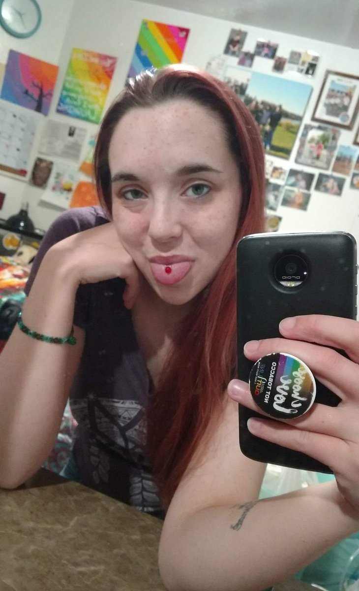 PFTaco's tweet photo. Bedtime for the #crazygirl 😴😍
🌞I actually like my face better without makeup; it's just fun to play with colors sometimes  🎨
#girlsnightout #kinkshow #electric #play #cute #makeup https://t.co/Bvw4UkBQoa