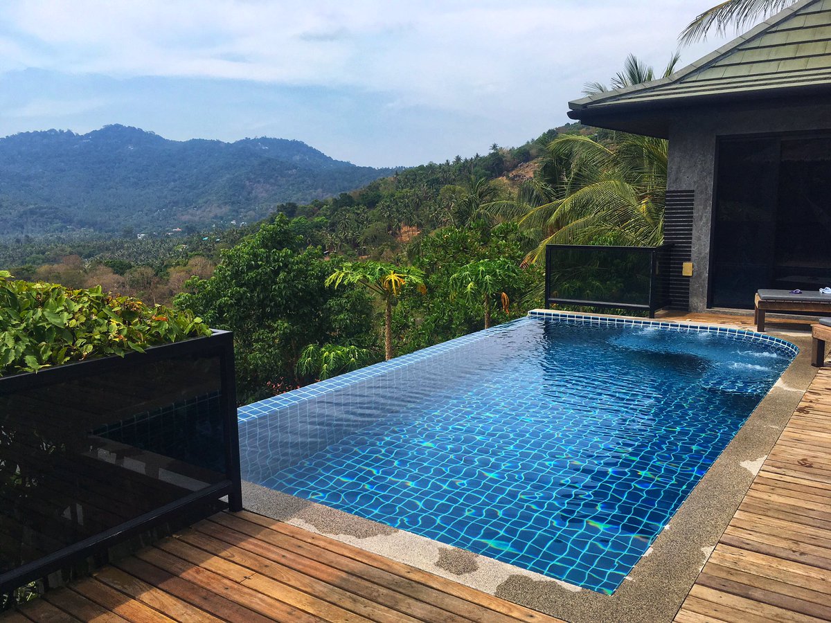 _edestinations's tweet image. A slow Sunday afternoon overlooking 
Saree Bay @kohtaoheights in #kohtao #thailand