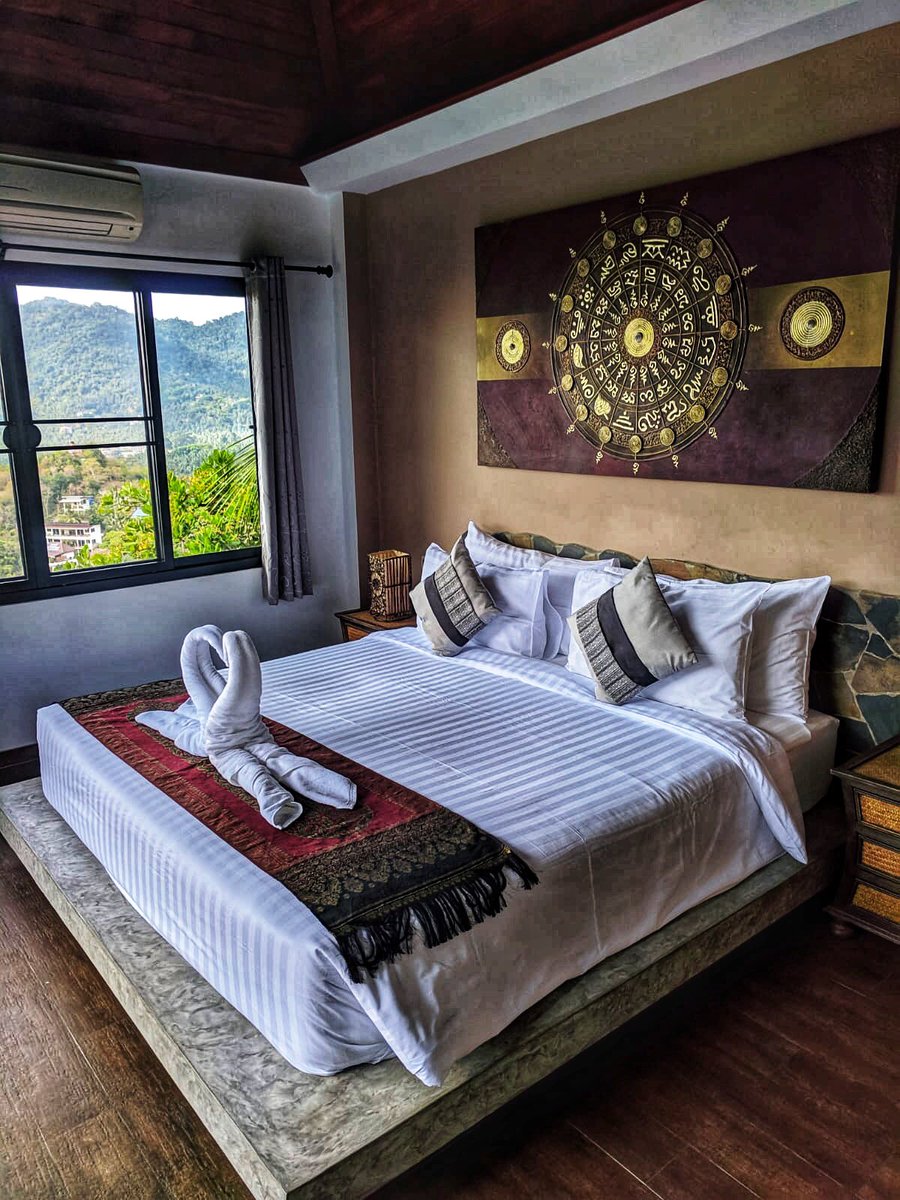 _edestinations's tweet image. A slow Sunday afternoon overlooking 
Saree Bay @kohtaoheights in #kohtao #thailand