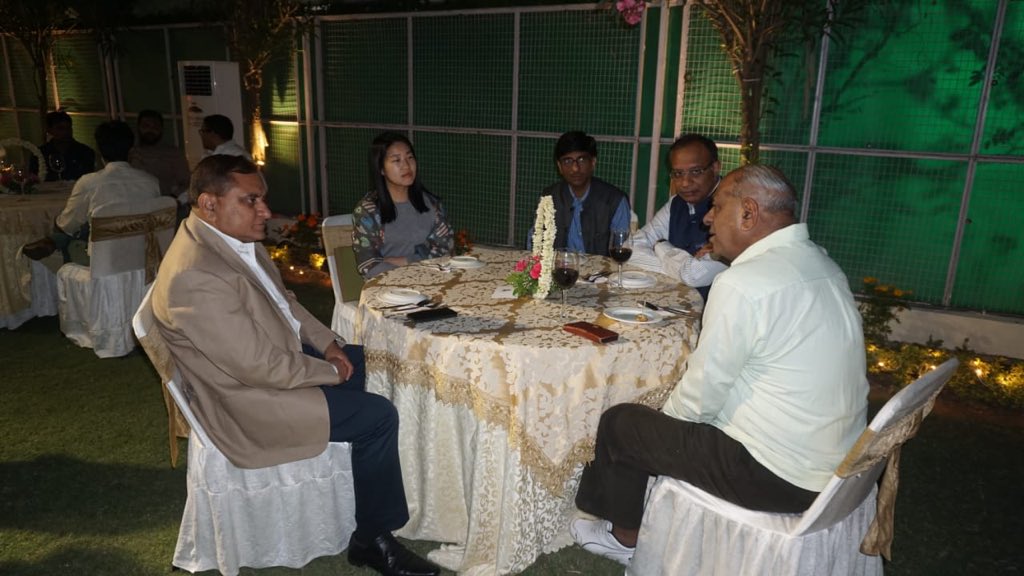 A delegation from France, Australia, Bangladesh, South Korea led by H.E Mr J. Goburdhun, Ambassador Mauritius, met DGP UP OP Singh at the camp office of IG range Kanpur Alok singh.
DGP answered their questions about the Indian Electoral process & the role of Police in democracy