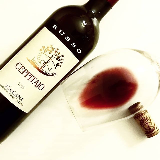 Happy Sunday Winelovers! 🍷
Autochtone varieties vs International varieties... what's your preference?
In this Toscana IGT we can find both: Colorino and Canaiolo (local Toscana varieties) with Merlot and Cabernet Sauvignon. 
A well balanced and round… bit.ly/2VwrWjS