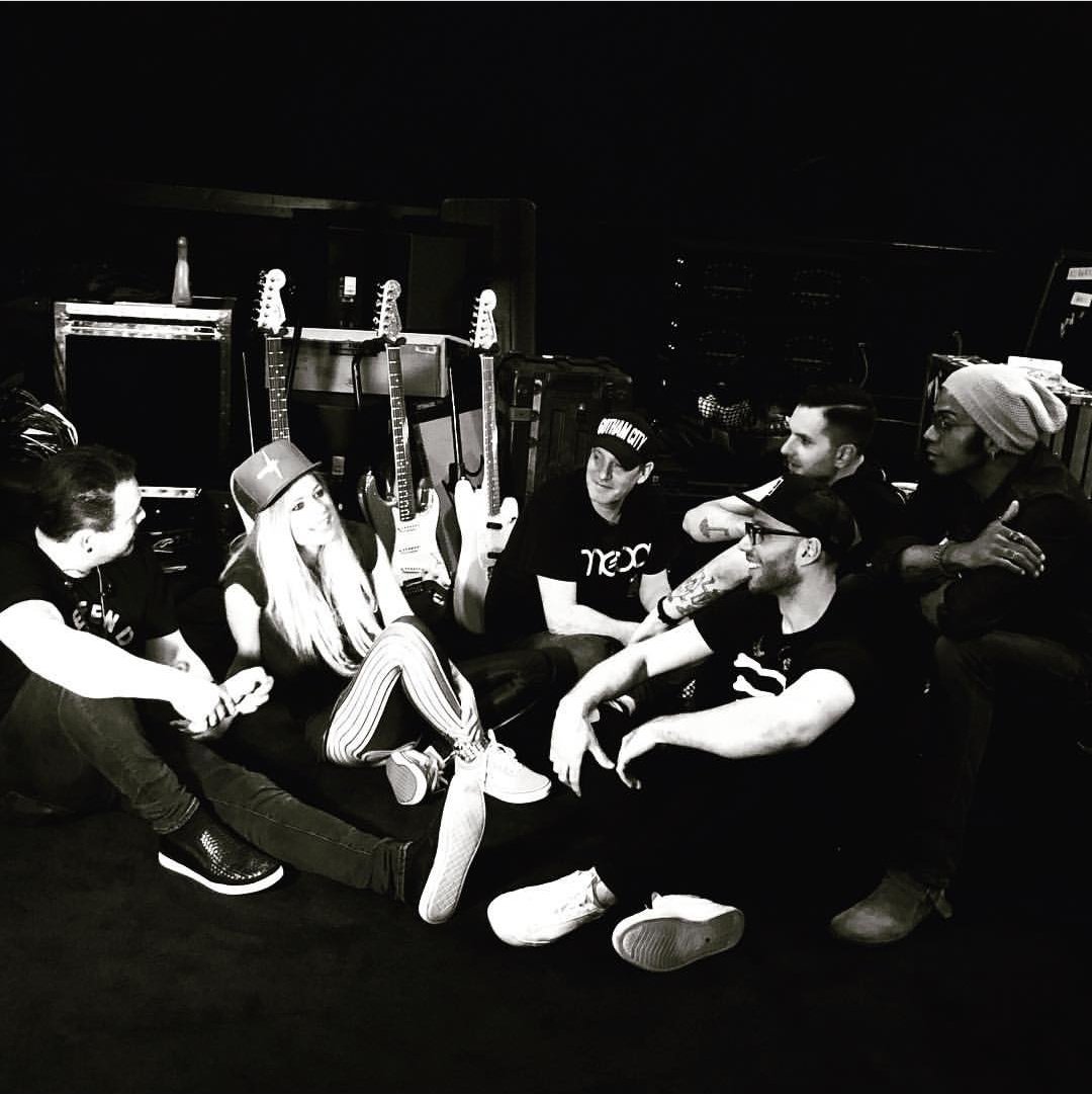 ALavignePhil's tweet photo. "Tour talk'' 👀

Make sure to come back here in the Philippines @AvrilLavigne 🇵🇭 https://t.co/DOKlWrnrl6