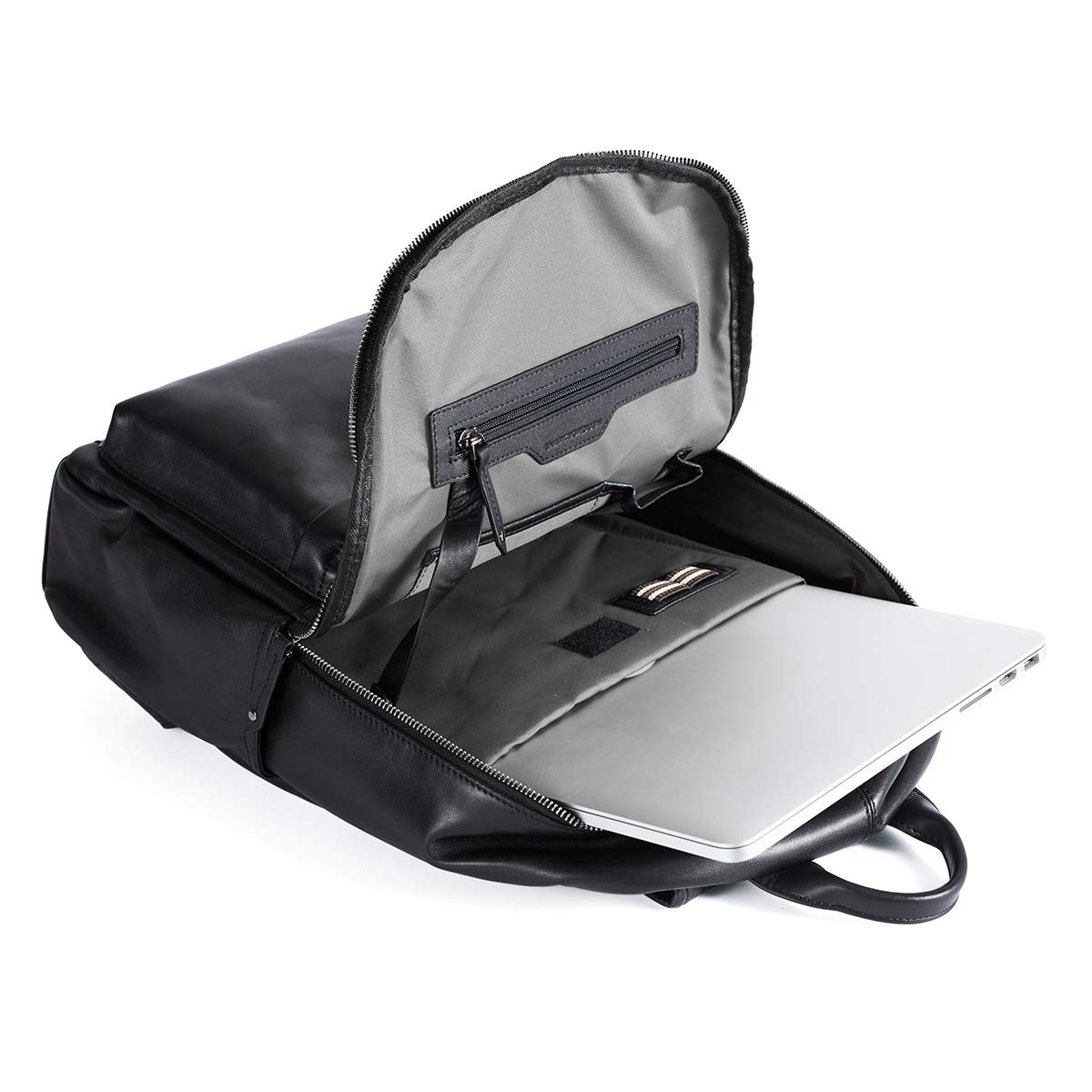 lappack's tweet image. 🎒🎒BEST LAPTOP BACKPACKS FOR MEN!!😍😍Now available on @lappack
GET, your desired bag👜lappack.com/best-laptop-ba…
The exterior of the bag is made of a front pocket, 2 side pockets, and a backside pocket.
#lappack
#leather
#Beautifulvisual
#Compactsize