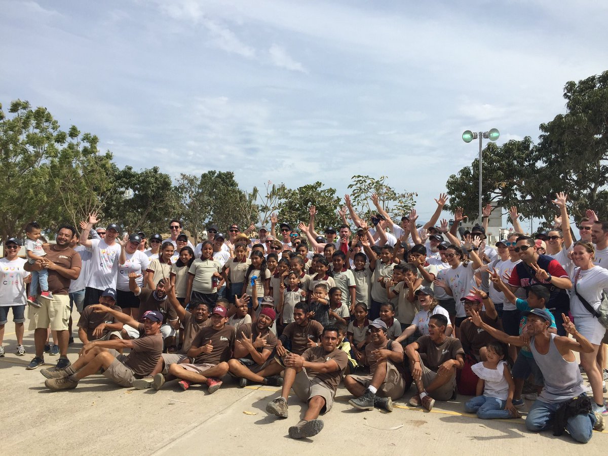 TurismoUDG's tweet photo. Acción comunitaria, @vallarta_advent , equipo de VTA @gloriapm35 y empresa de E.U generosamente apoyando a la escuela Vicente Guerrero de Bahia de Banderas, Nayarit, México. ¡Bravo! #TurismoResponsable @SECTUR_mx @WTOPublications .Y tendrán su huerto con #cacao ✨ @PlanetaCacao https://t.co/SWSRrnsArY